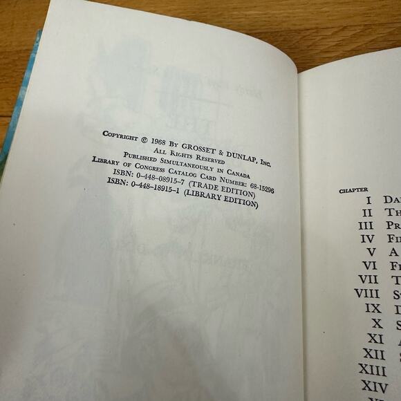 The Hardy Boys 15 The Sinister Signpost by Franklin W. Dixon Book 1968 - Picture 7 of 11